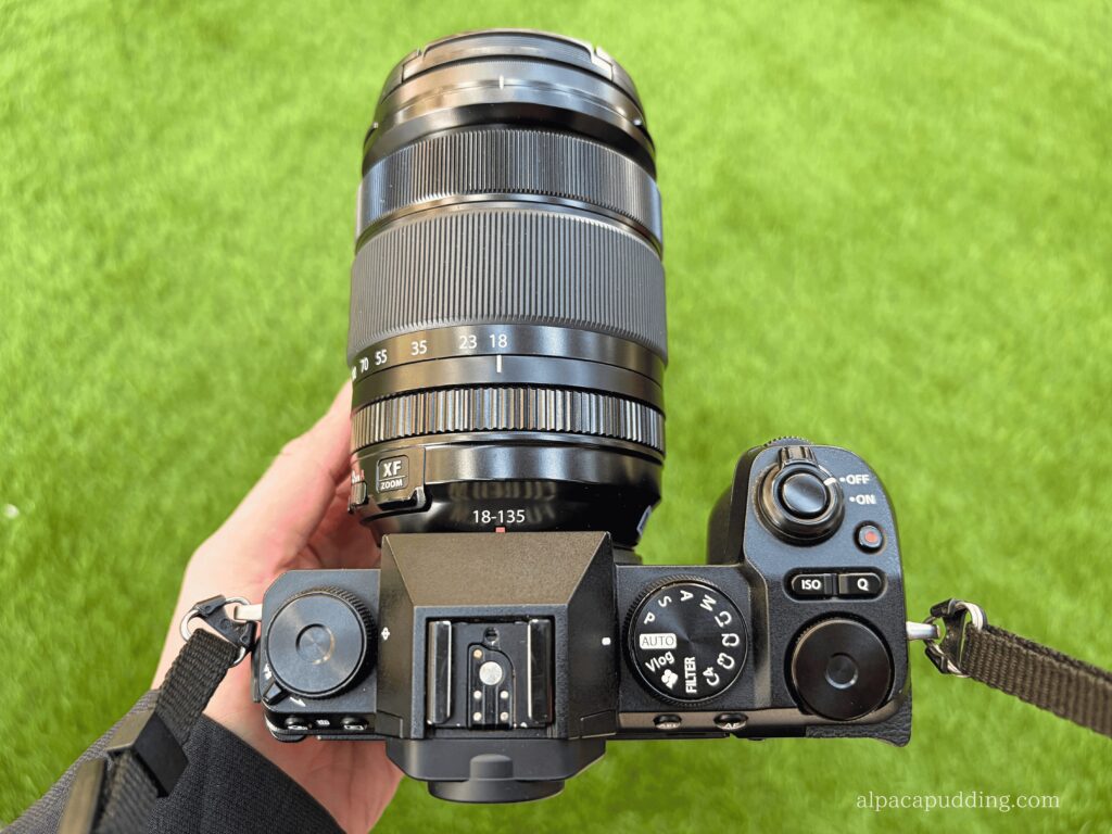 FUJIFILM X-S20とズームレンズ XF18-135mm