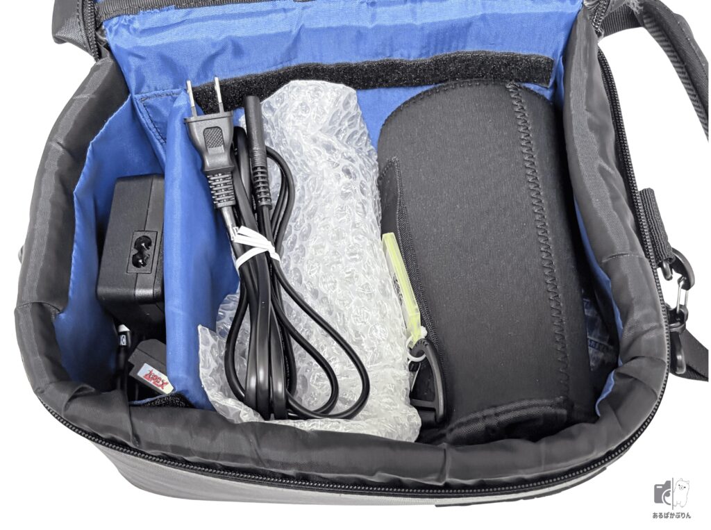 APEX RENTALSから届いたレンタル機材一式｜カメラバッグに収納された状態